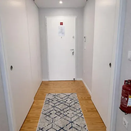 Elegant 1br Free Parking Near Metro And Dom Luis I Vila Nova de Gaia