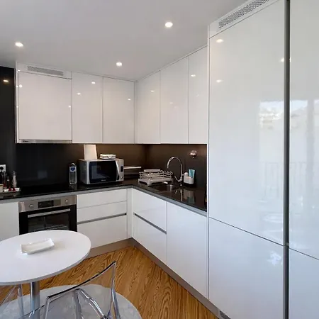 Apartment Elegant 1br Free Parking Near Metro And Dom Luis I
