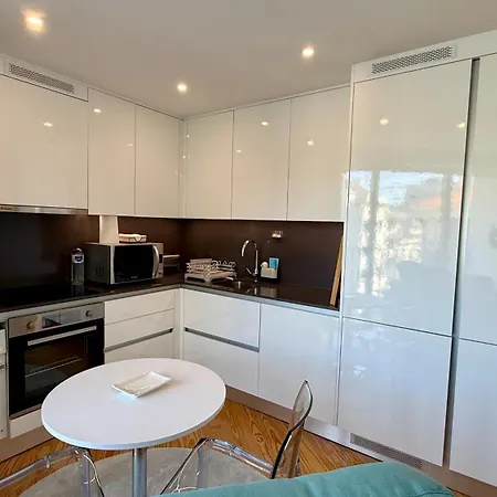 Апартаменты Elegant 1br Free Parking Near Metro And Dom Luis I *