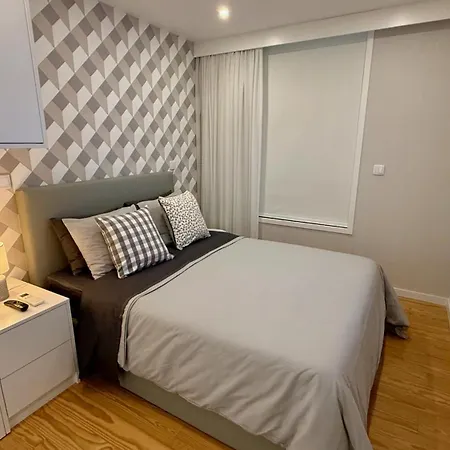 Апартаменты Elegant 1br Free Parking Near Metro And Dom Luis I