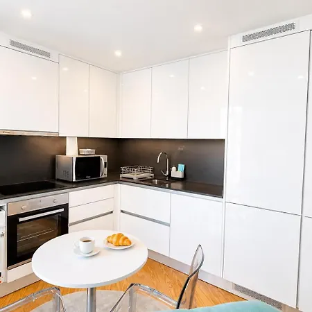 Elegant 1br Free Parking Near Metro And Dom Luis I アパート