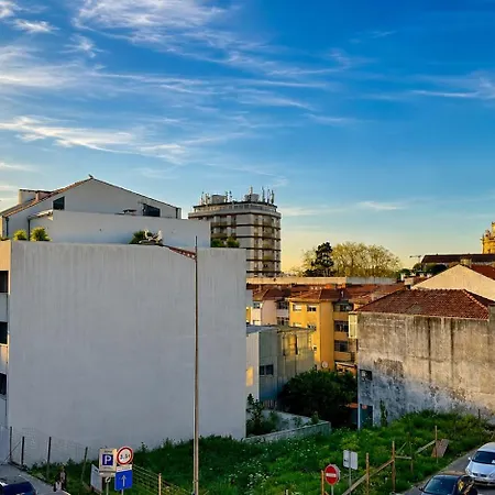 Elegant 1br Free Parking Near Metro And Dom Luis I
