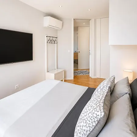 Апартаменты Elegant 1br Free Parking Near Metro And Dom Luis I Вила-Нова-ди-Гая
