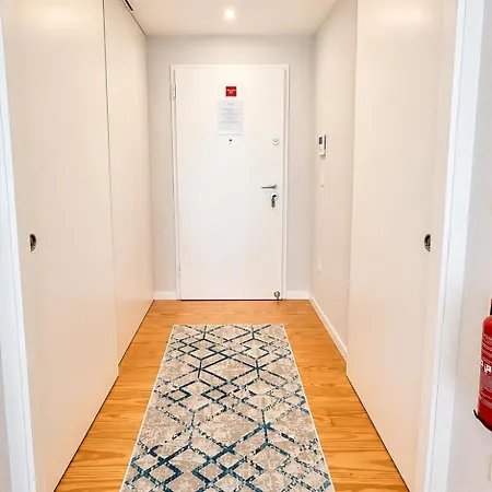 Elegant 1br Free Parking Near Metro And Dom Luis I *